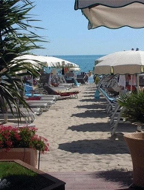 Hotel Torremaura Milano Marittima Buitenkant foto
