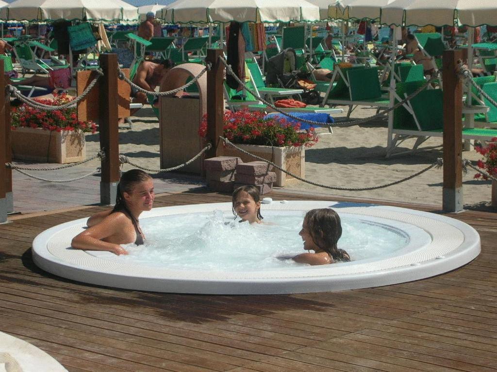 Hotel Torremaura Milano Marittima Buitenkant foto