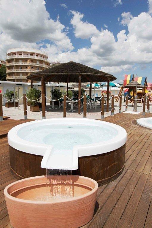 Hotel Torremaura Milano Marittima Buitenkant foto
