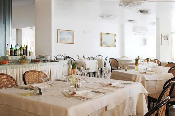 Hotel Torremaura Milano Marittima Buitenkant foto